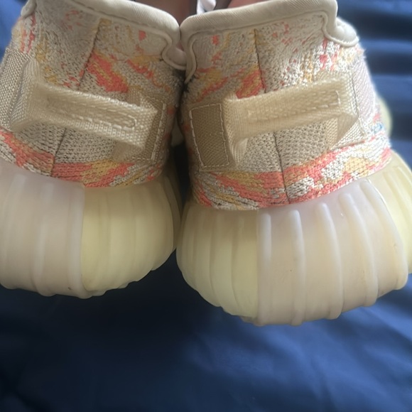 YEEZY 350 V2 - Picture 4 of 7